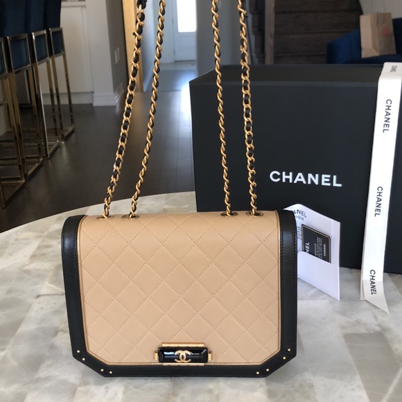 Chanel beige quilted flap bag - Picture 4 of 17